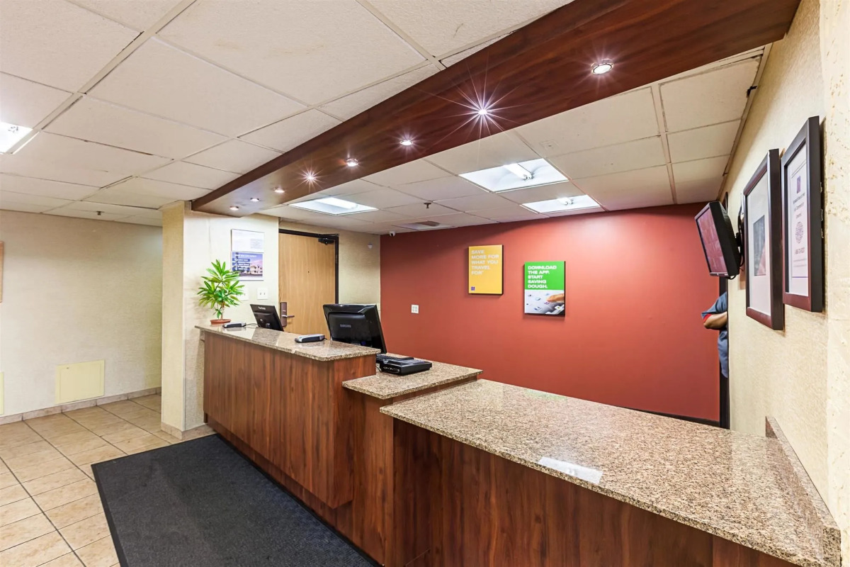 Motel 6 Milwaukee, WI - Glendale