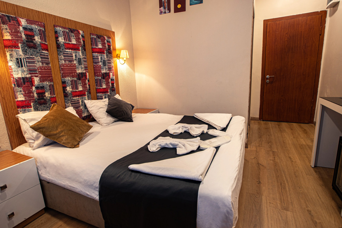 La Pazza Suites Hotel