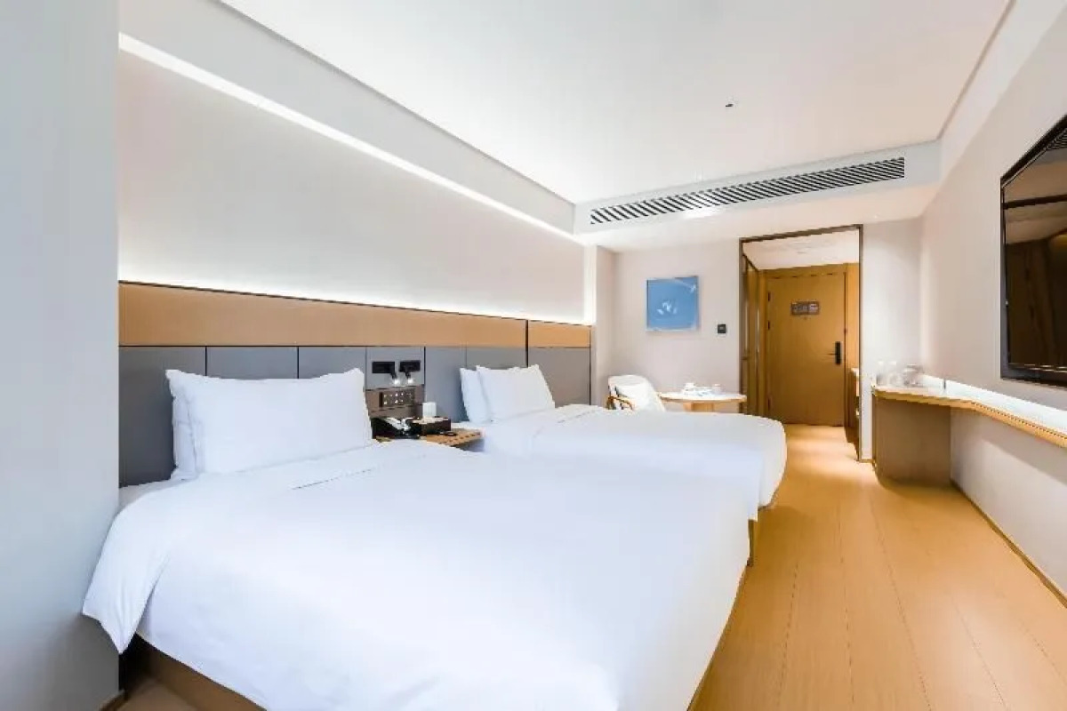 Ji Hotel (Shanghai Lujiabang Road Metro Station)