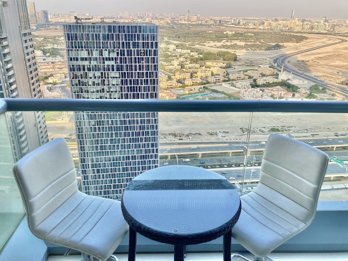 SuperHost - High-rise Chic Apt With Incredible Skyline Views