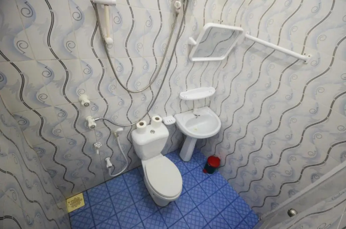 Blue Water Thoddoo Inn