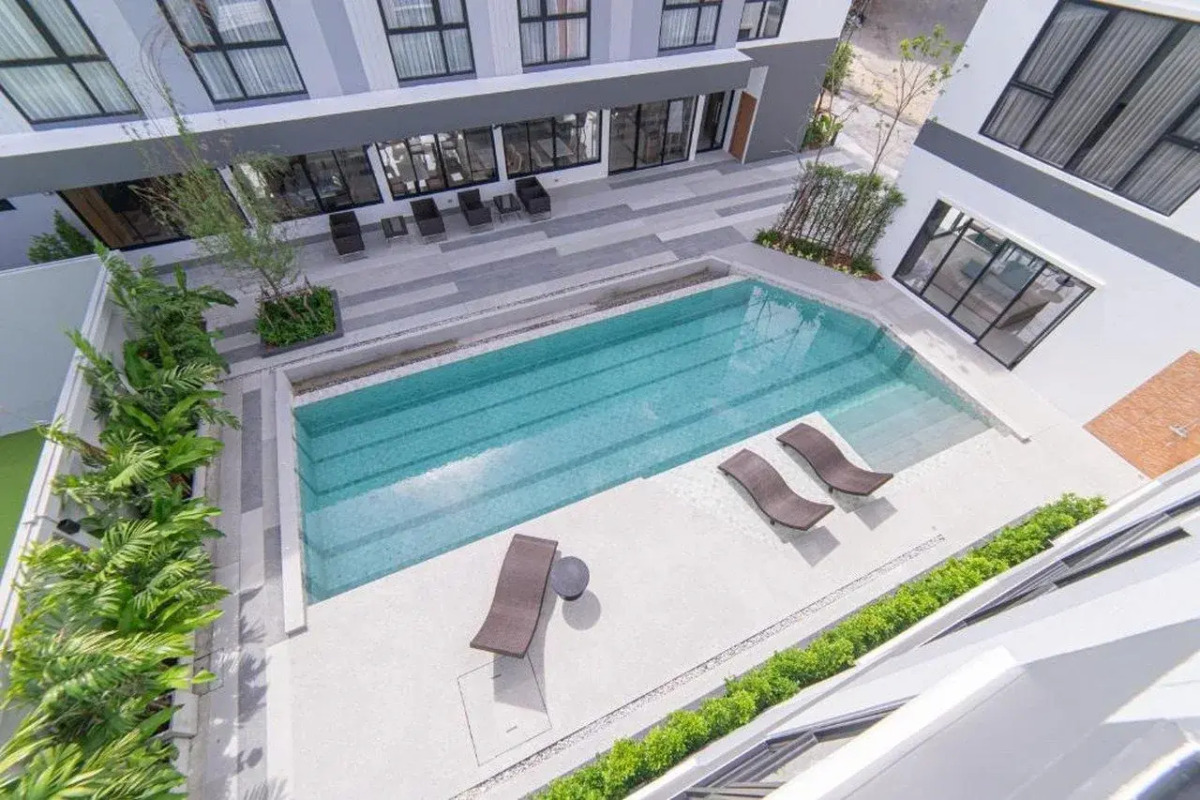 Gate43 Airport Hotel