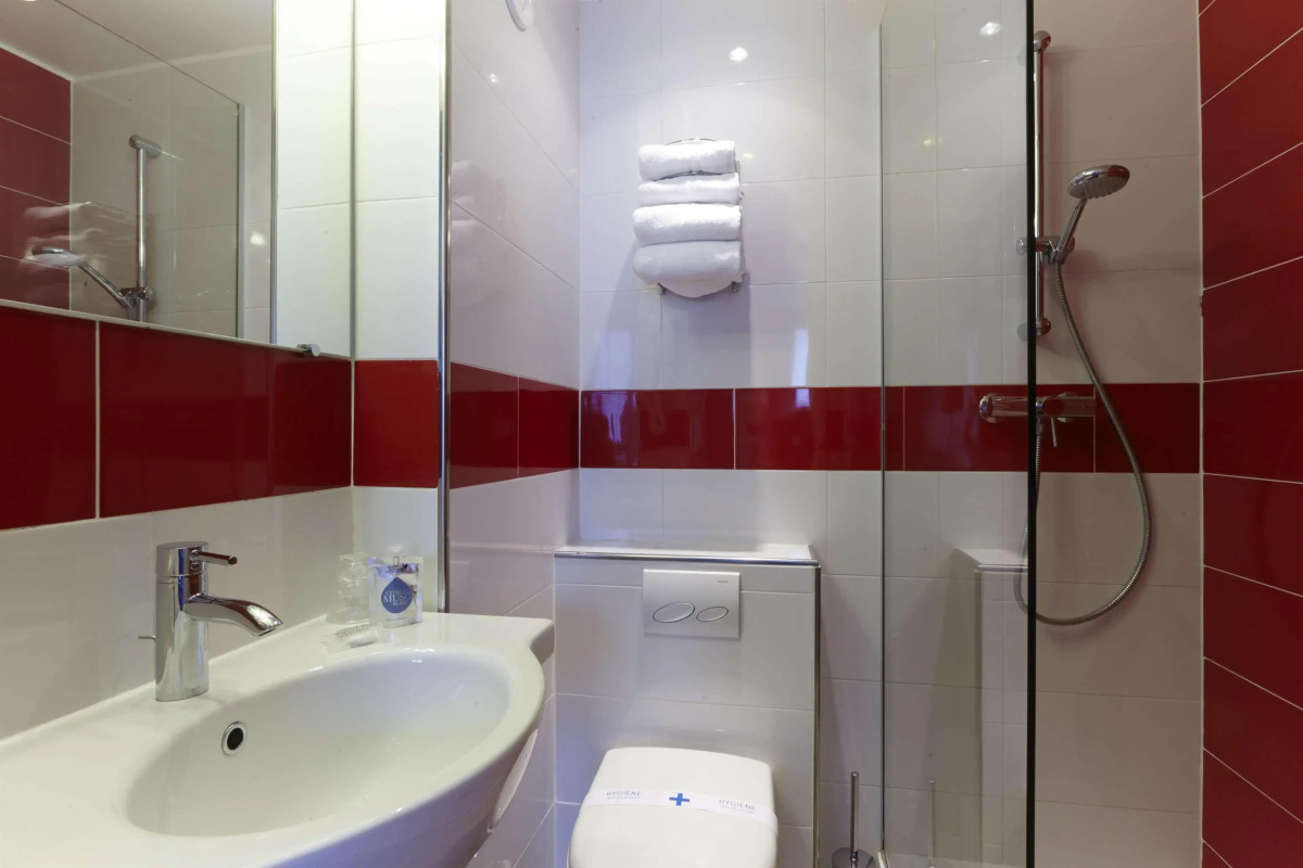 Kyriad Paris 10 - Canal Saint Martin - République