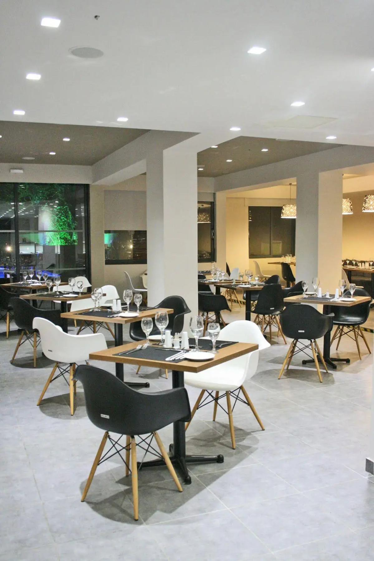 Отель Amphitryon City