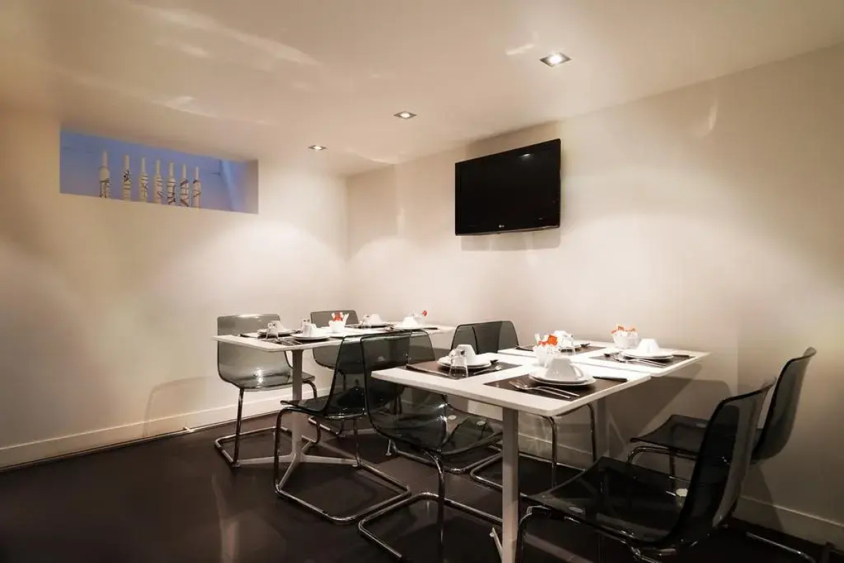 Hotel Arc de Triomphe Etoile