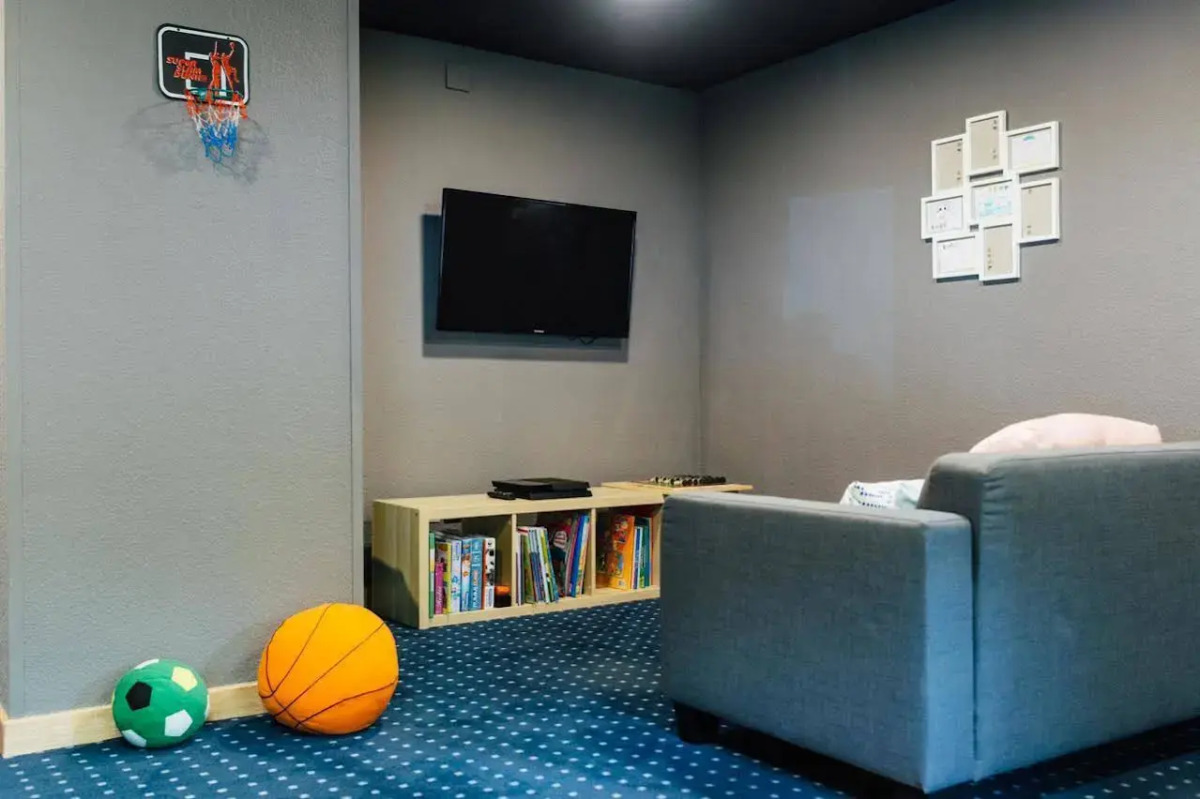 Отель Malcom and Barret