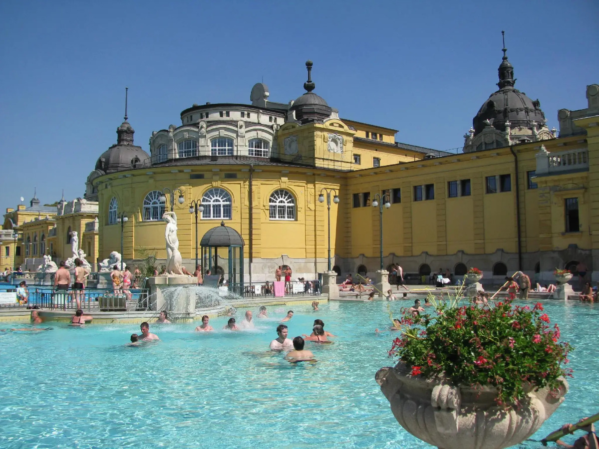 Corvin Point Rooms and Apartments