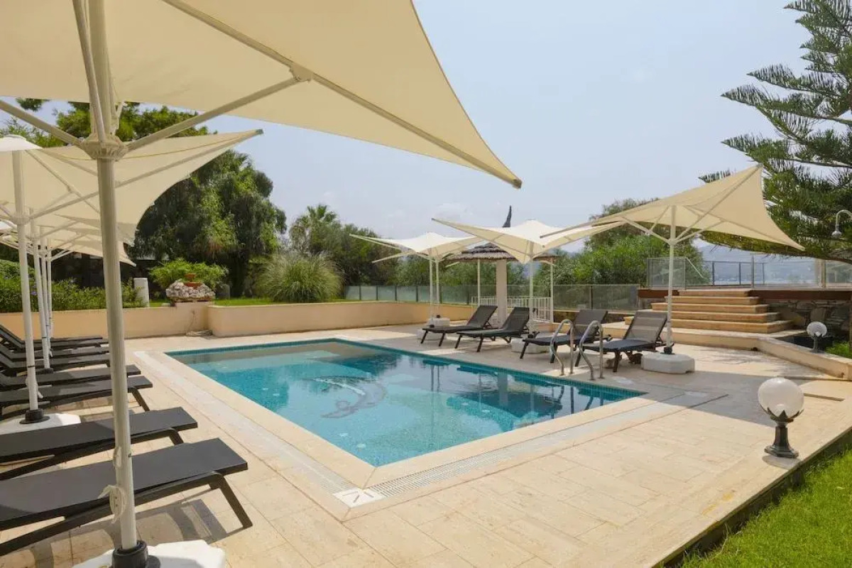 Farrys Boutique Hotel & Beach Club