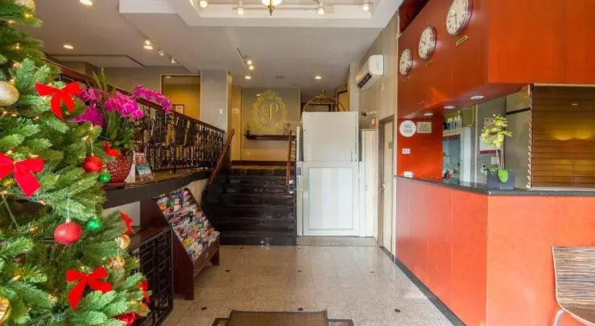 Prince Flushing Hotel