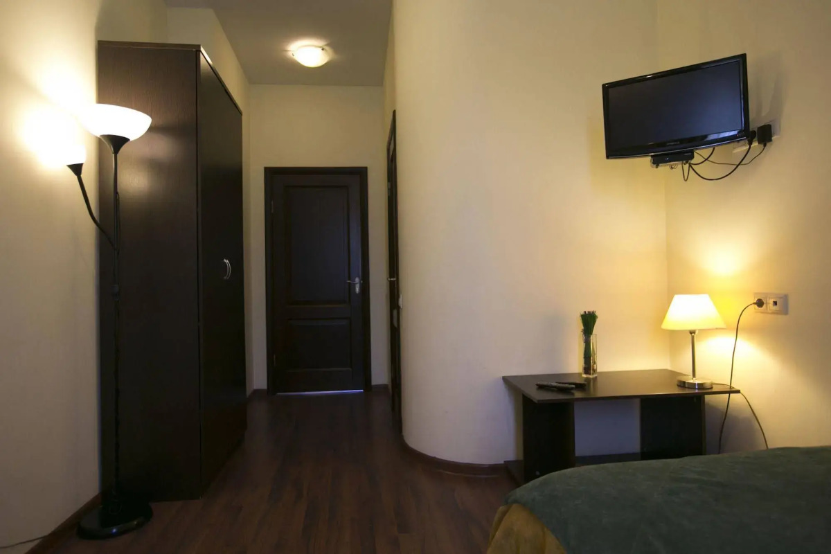 Антис Хаус Юнин