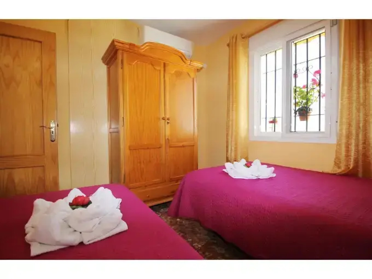 1090 Villa las Flores