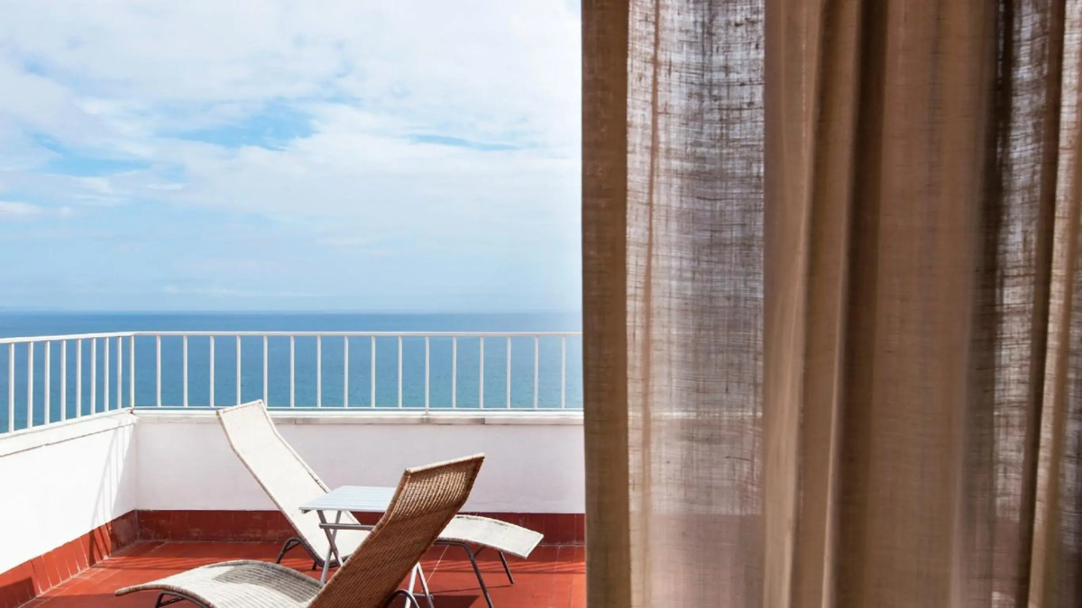 Carcavelos Beach Hotel