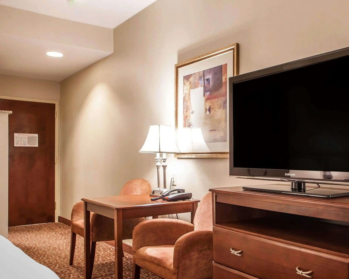 Comfort Suites East Brunswick - South River