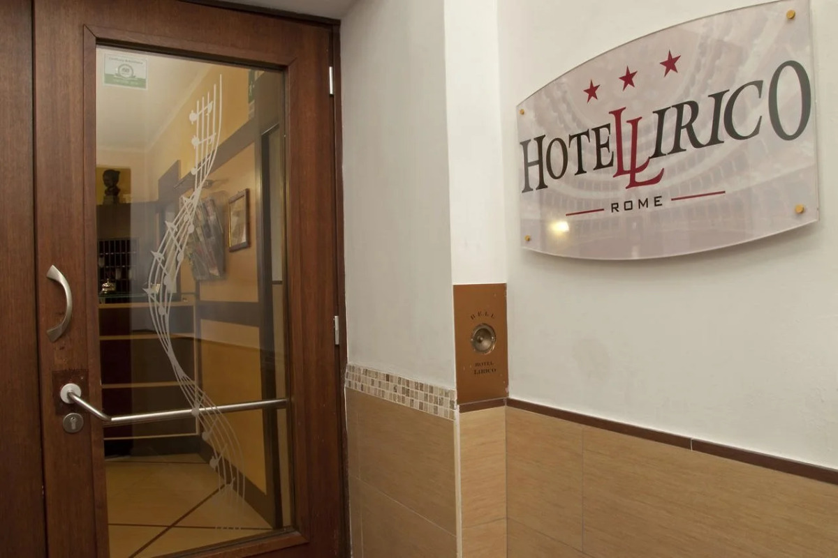Hotel Lirico