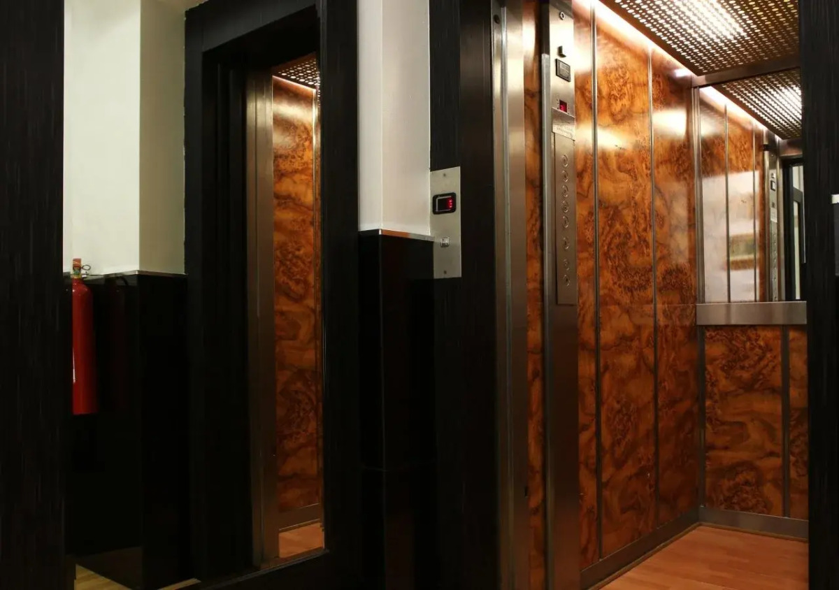 Huttons Hotel, Victoria London