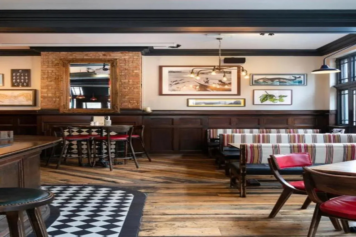 Publove The Rose & Crown