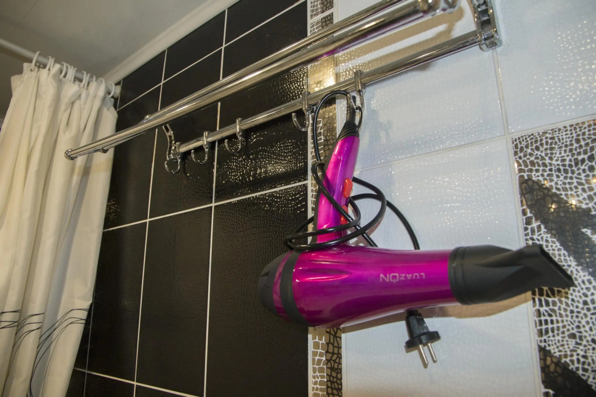 Барбарис на улице Парижской Коммуны 40