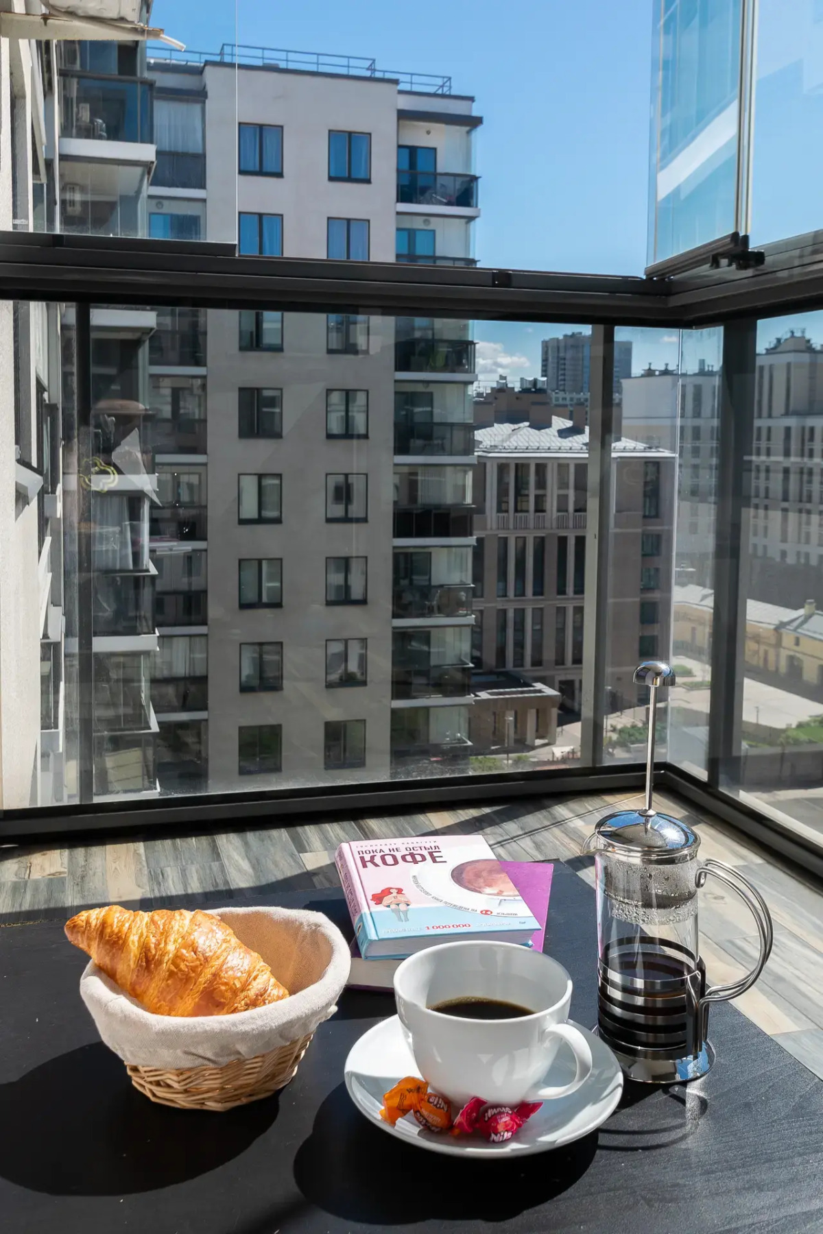 БелосНежность на набережной Обводного канала 108