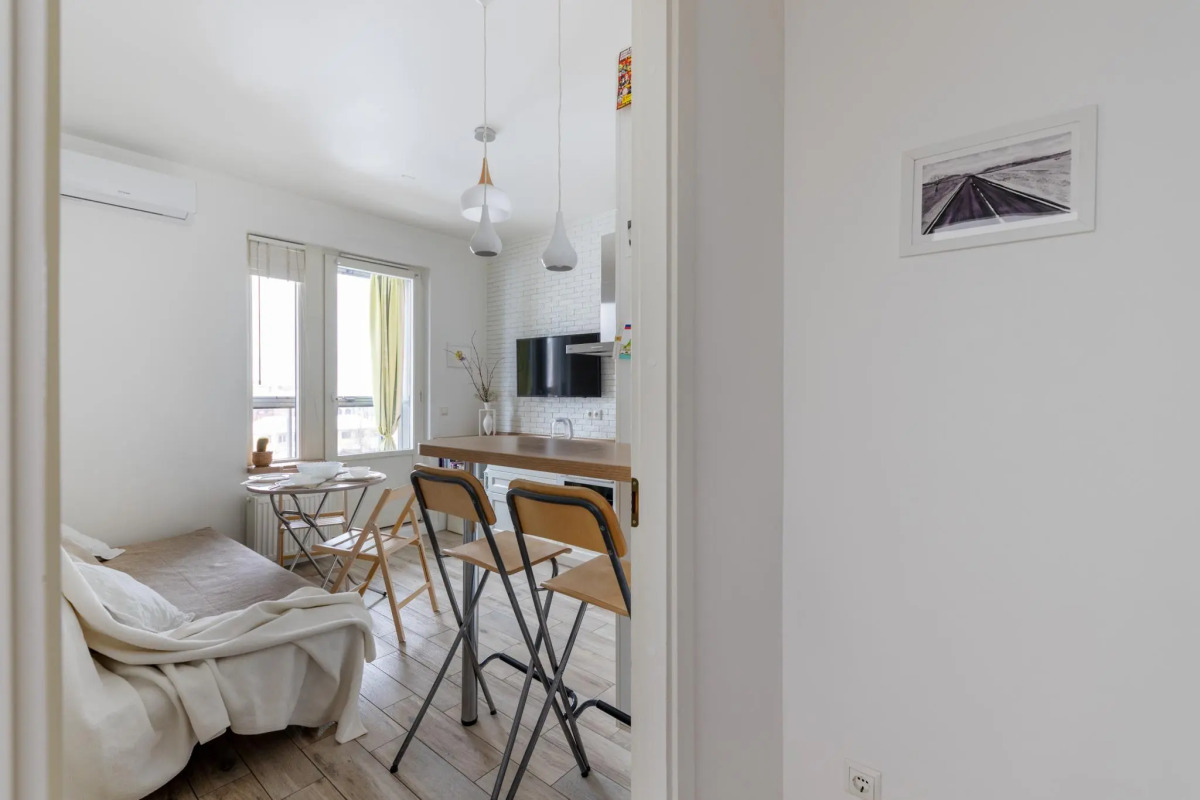 БелосНежность на набережной Обводного канала 108