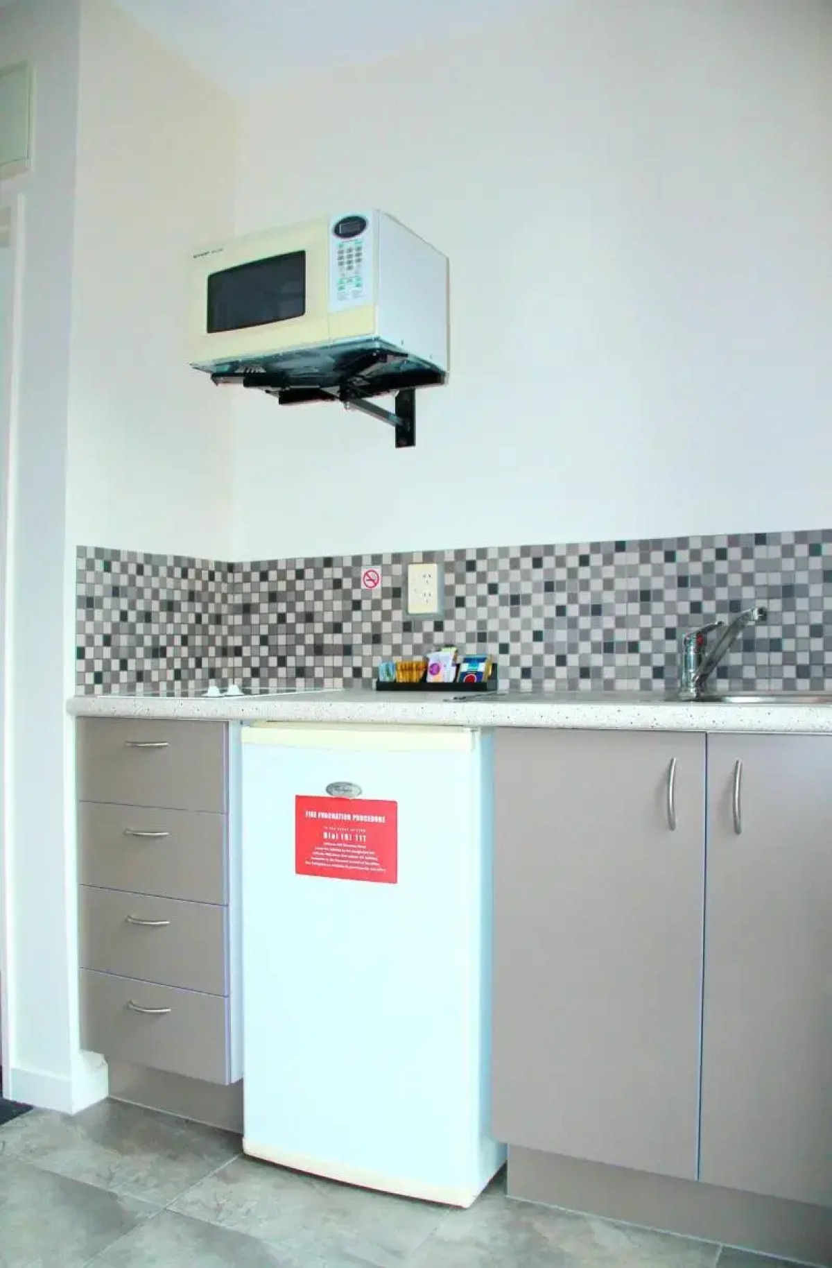 298 Westside Motor Lodge