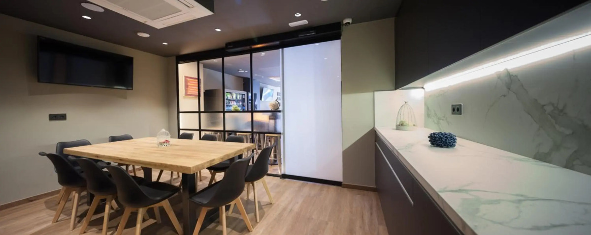 Airhostel Barcelona Airport 24h