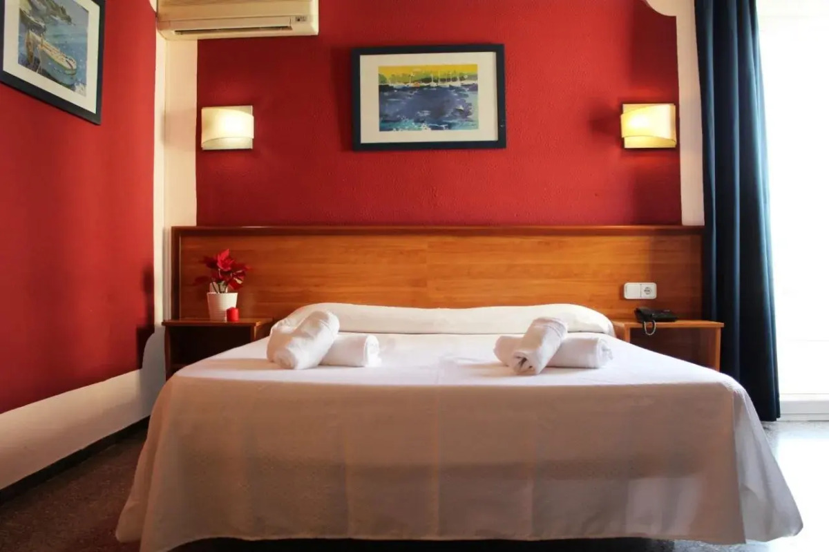 Vintage Hotel Mercedes