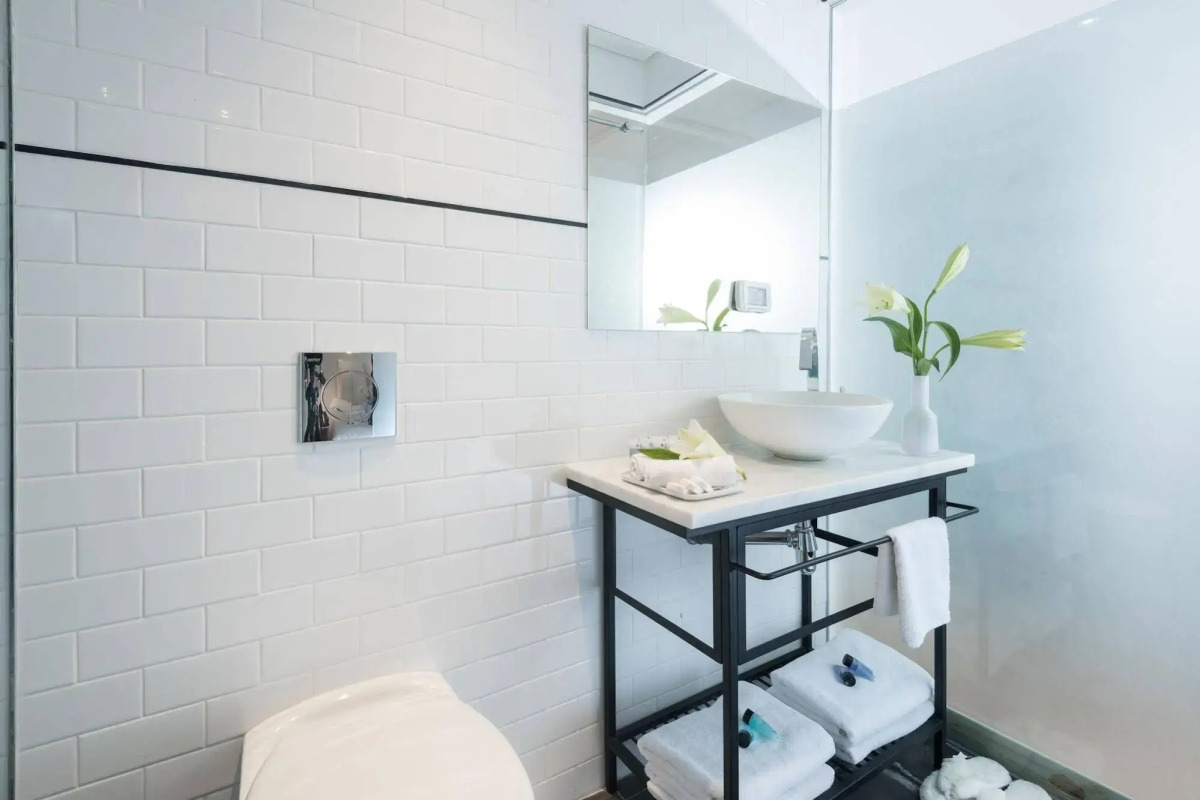 Sea Side by Zvieli Hotels