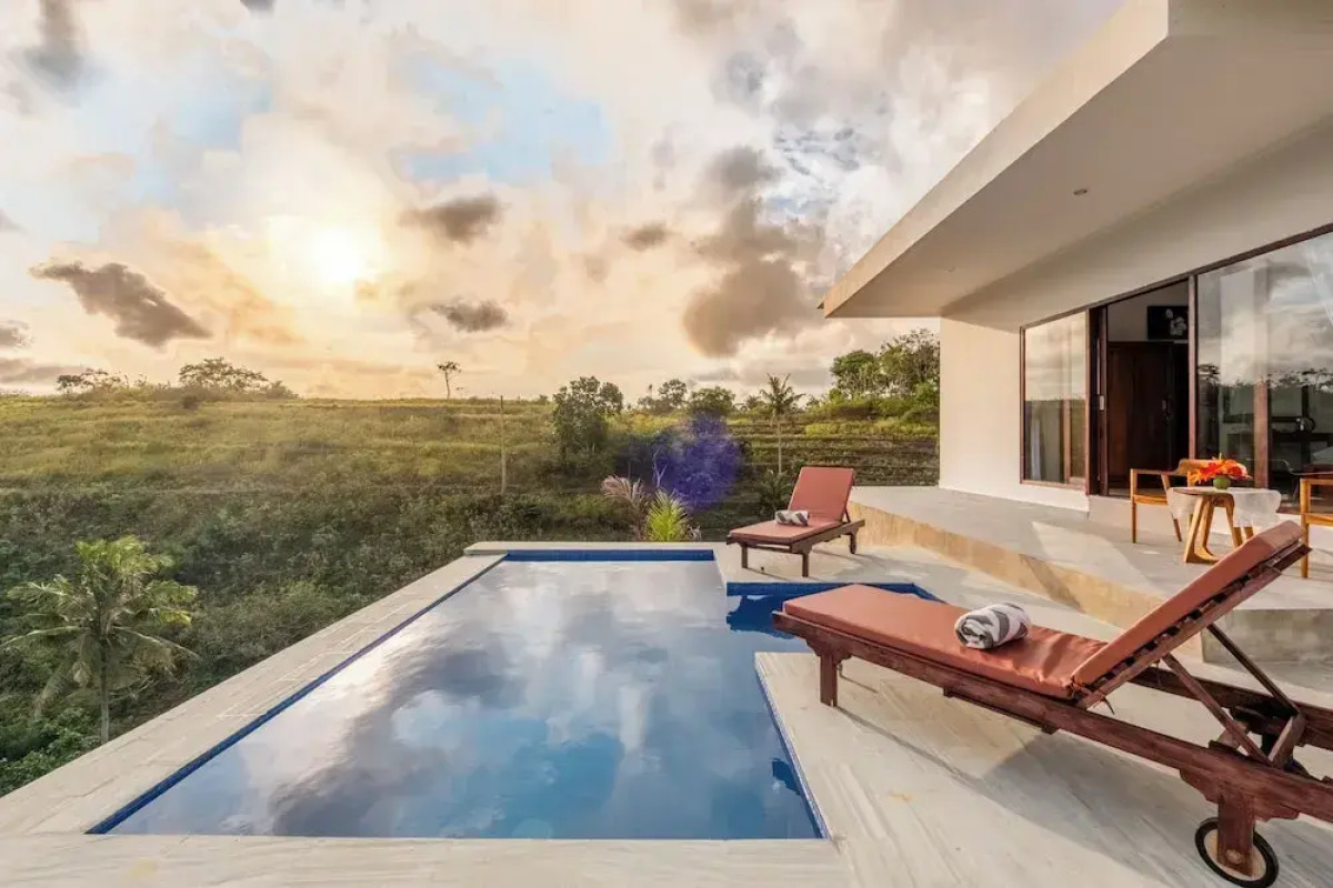 Pini Sentana Village