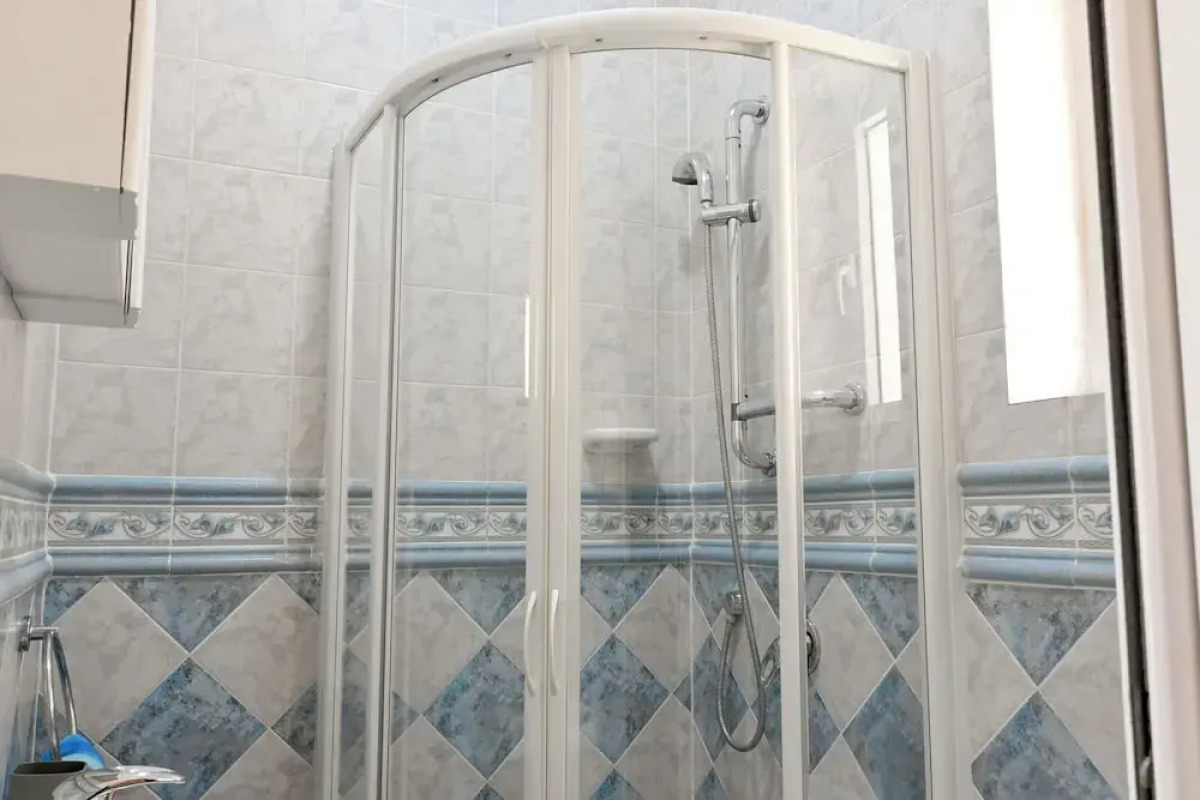 A Cosy Nest Overlooking The Sea