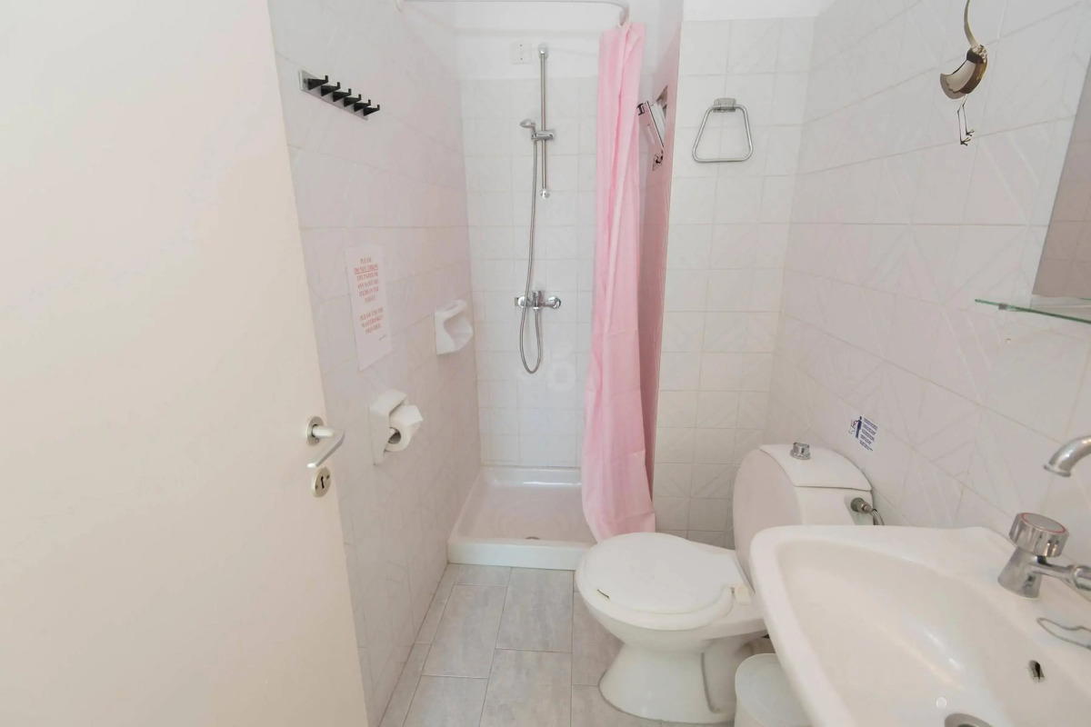 Leonidas Hotel and Studios