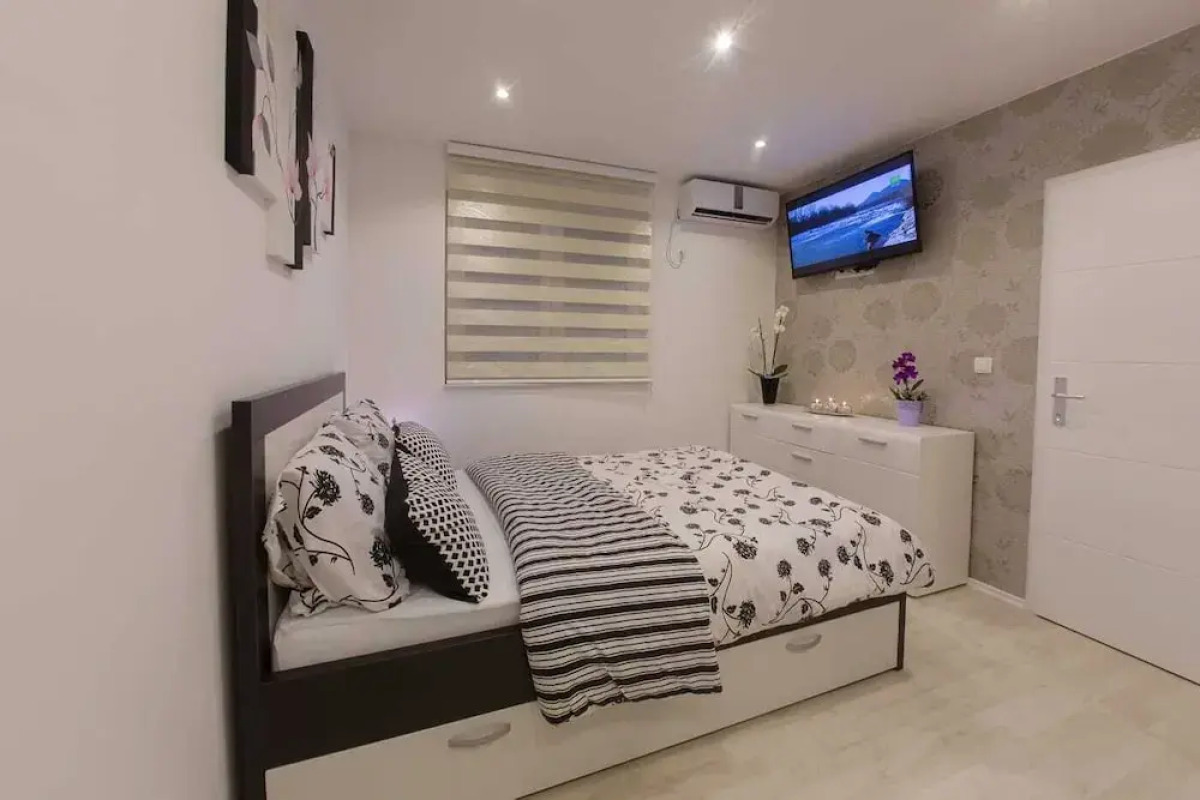 Appleline Apartments (Apple Studios & Rooms) 