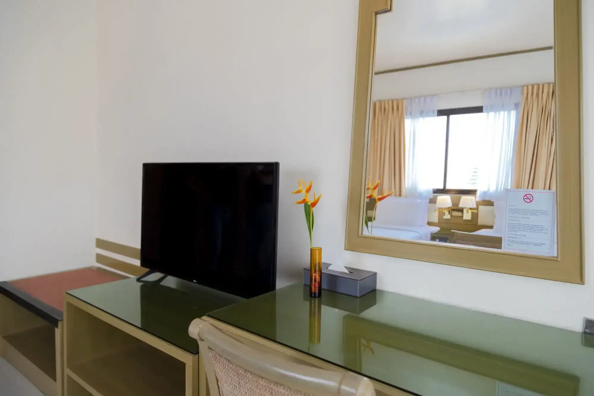 Pinnacle Lumpinee Park Hotel