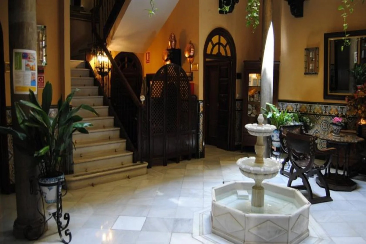 Отель Reina Cristina