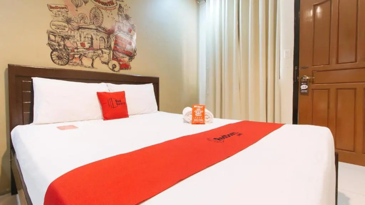 RedDoorz @ Arzo Hotel Grand Lodge