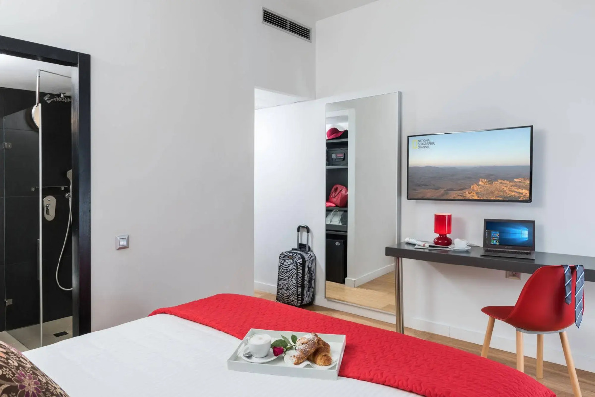 Sea Side by Zvieli Hotels