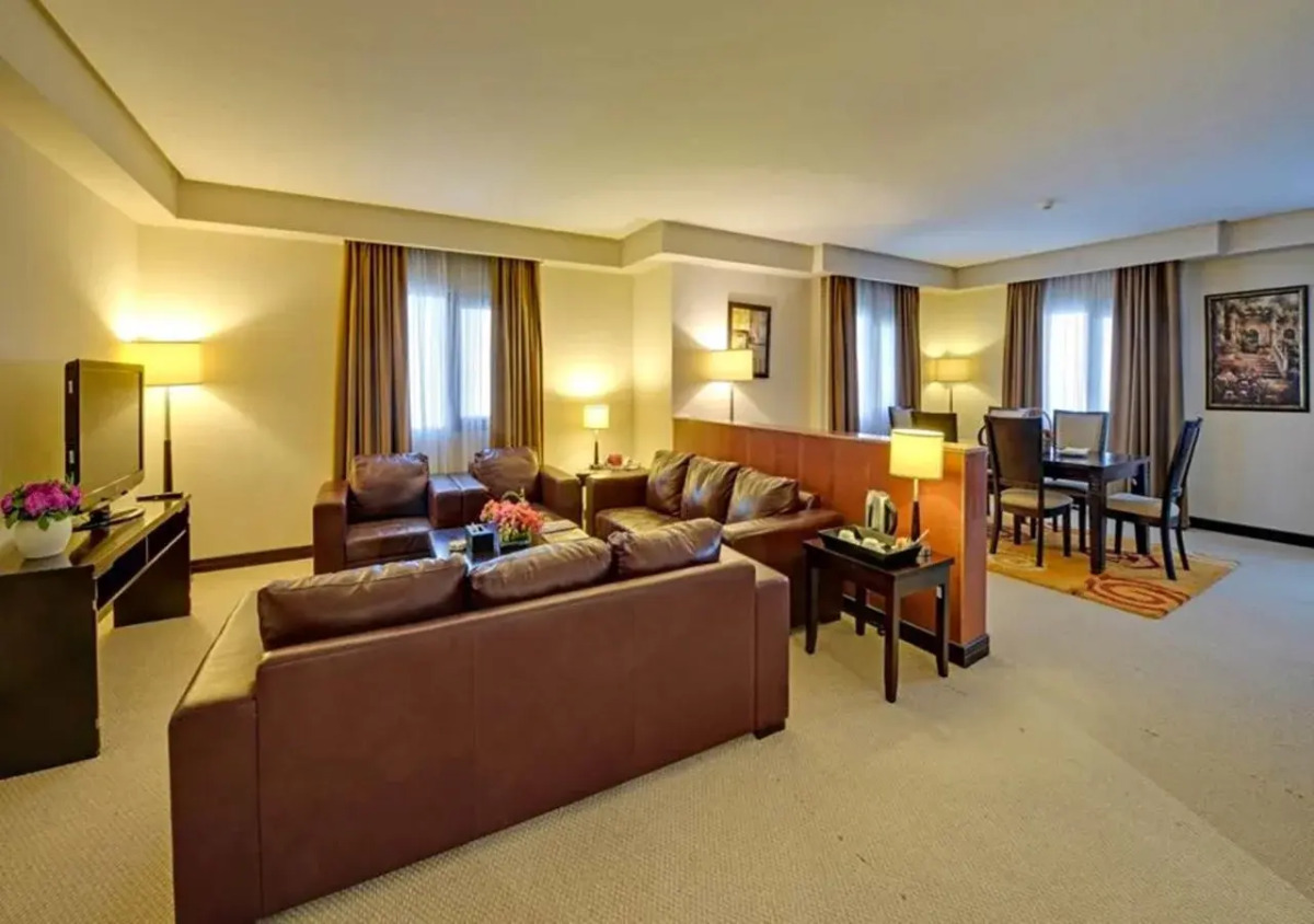 Monroe Hotel & Suites