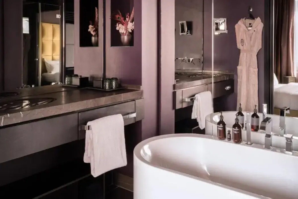 Roomers Frankfurt Central, Autograph Collection