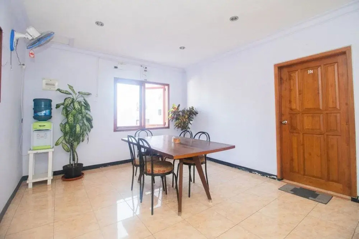 RedDoorz near Pantai Boom