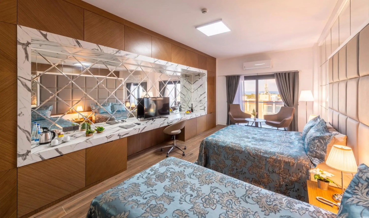 Novel Centre Point Hotel