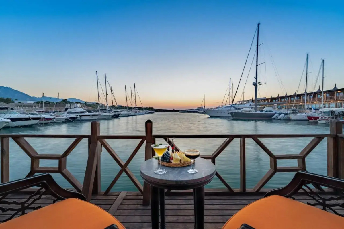 Les Ambassadeurs Marina Hotel & Casino