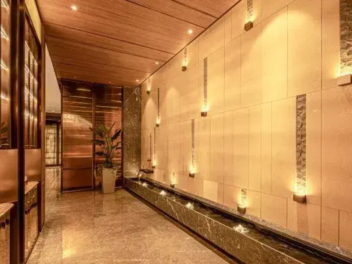 Crystal Hotel Shanghai Jinling East Road on the  Bund