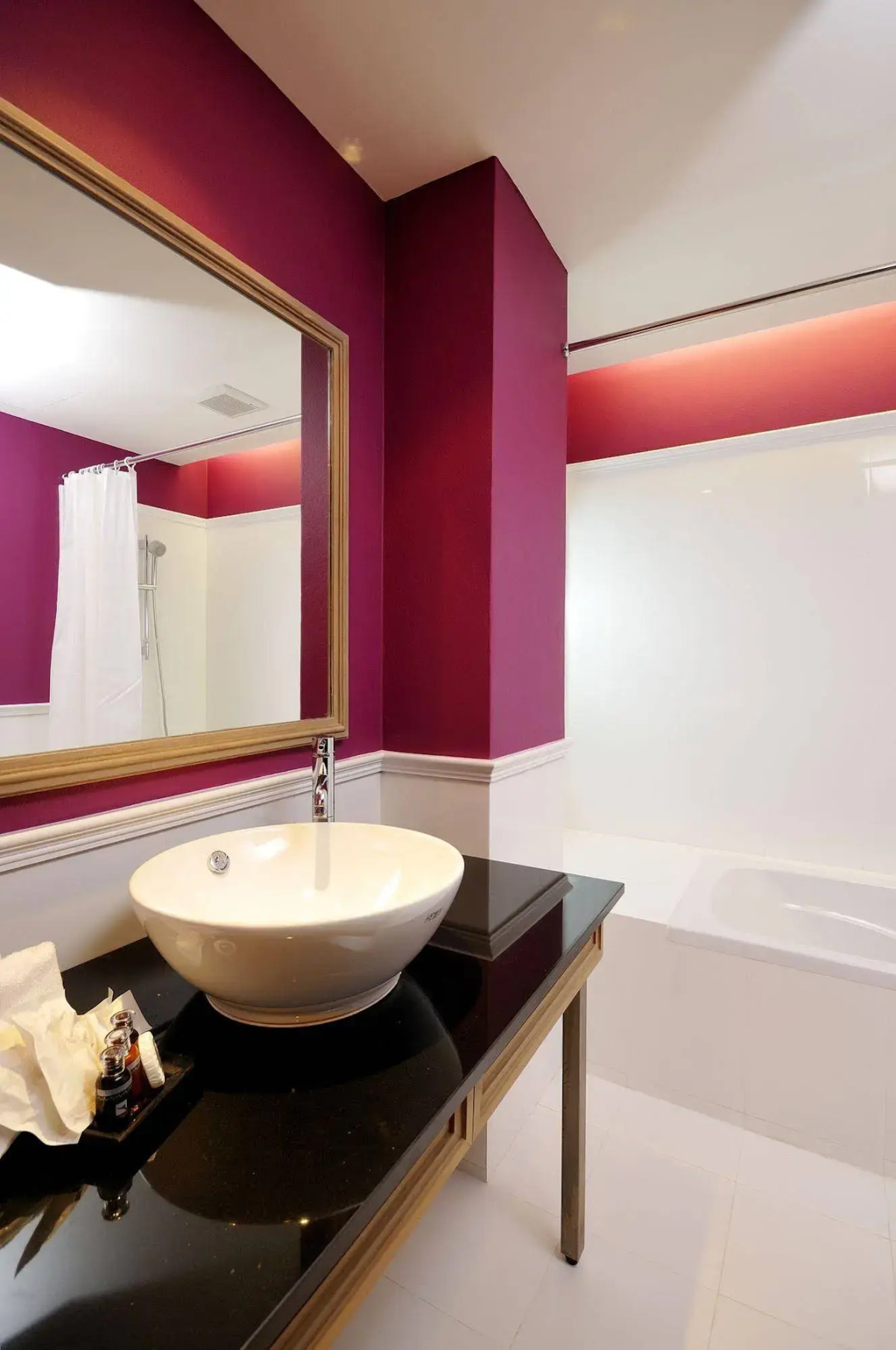 The StandardX Bangkok Phra Arthit