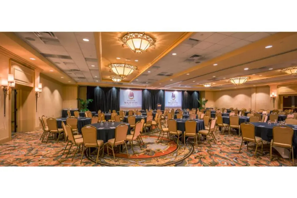 Anaheim Majestic Garden Hotel