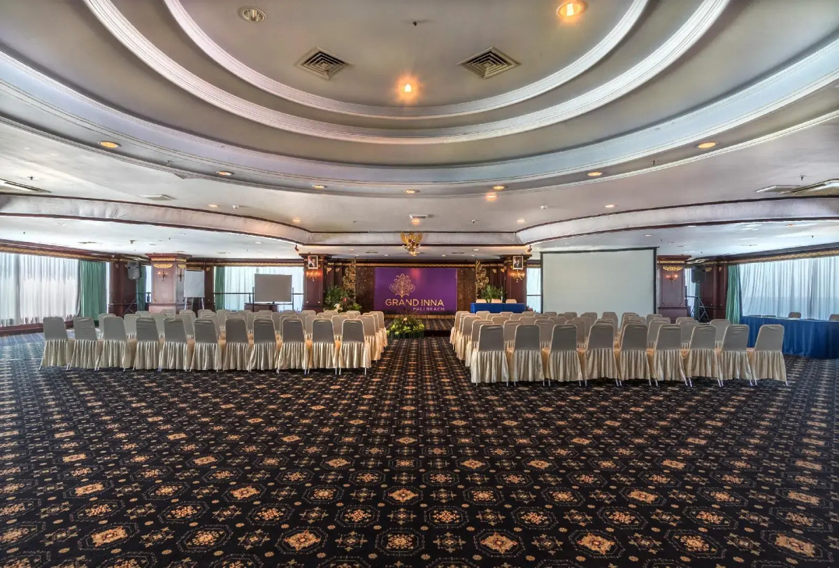 Отель Bali Beach