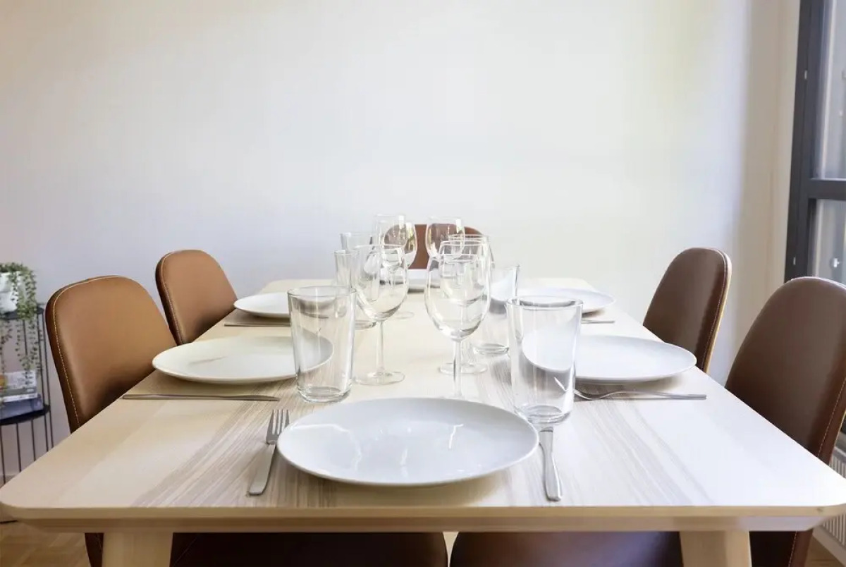 2ndhomes 2BR Center Apartment w Balcony