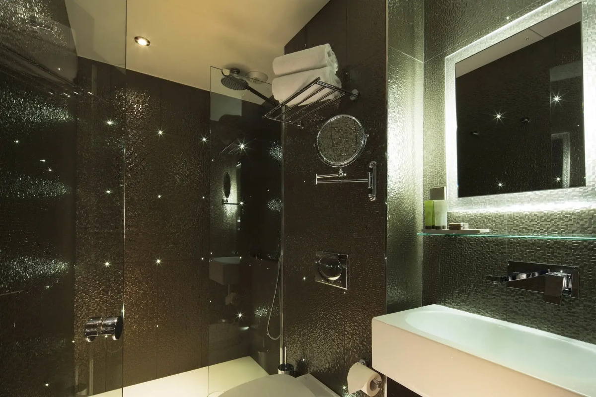 NEWHOTEL REPUBLIQUE (ex Albert's Hotel)