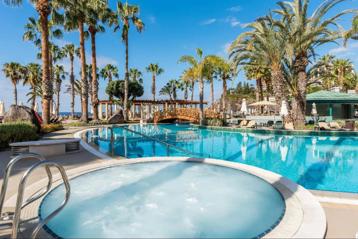 Отель Royal Savoy