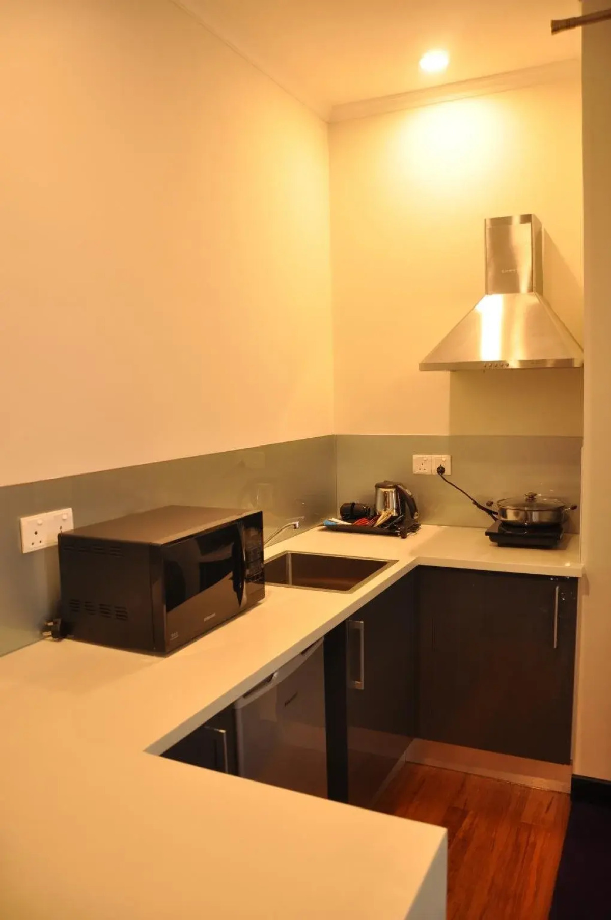 Fairway Colombo - Sri Lanka's First Hotel With Robot Technology