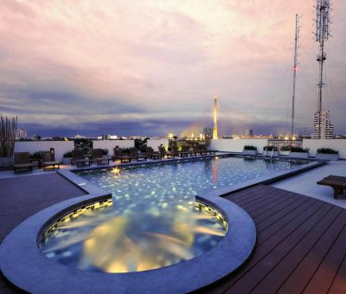 The StandardX Bangkok Phra Arthit