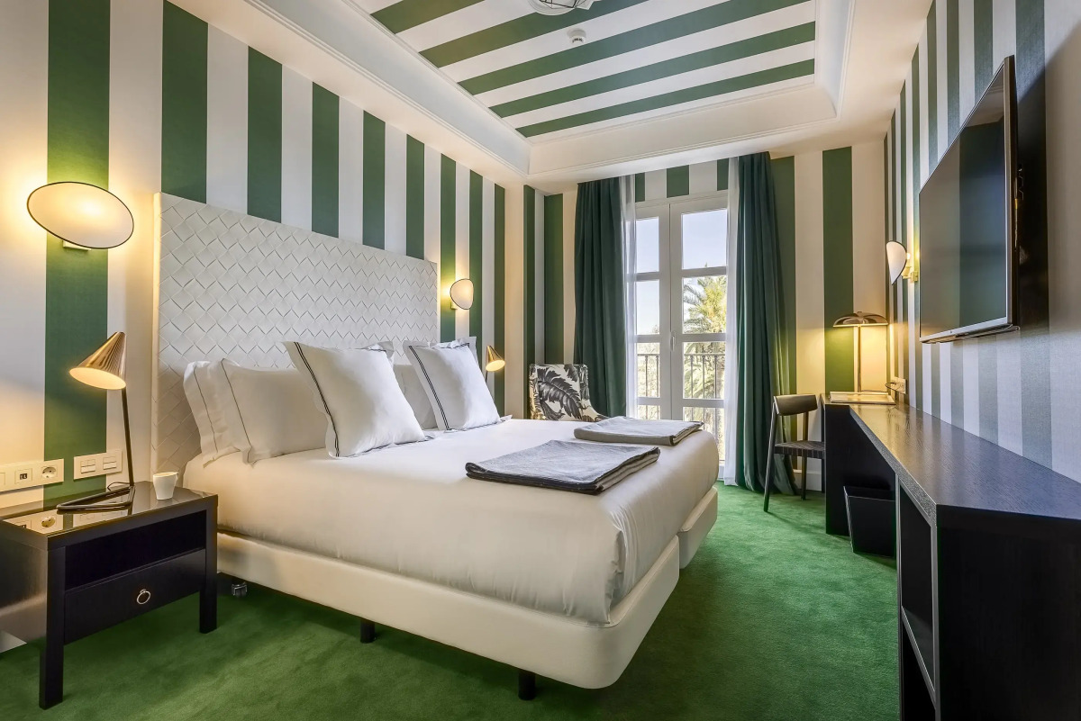 Отель Room Mate Valeria